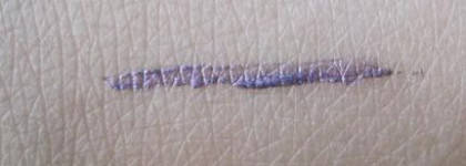 Две бюджетные подводки для глаз.Rimmel Glam'Eyes Professional Liquid Liners №003 и Essence into the ocean eyeliner №02