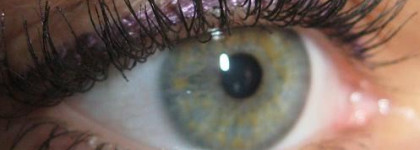 Две бюджетные подводки для глаз.Rimmel Glam'Eyes Professional Liquid Liners №003 и Essence into the ocean eyeliner №02