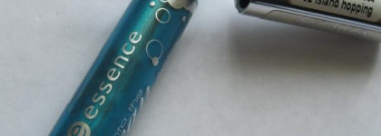 Две бюджетные подводки для глаз.Rimmel Glam'Eyes Professional Liquid Liners №003 и Essence into the ocean eyeliner №02