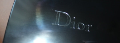 Dior Diorskin Nude Compact Natural Glow Radiant Powder Foundation SPF 10 в оттенке 010 - отличница и верная спутница моей косметички