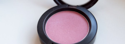 Румяна MAC powder blush (цвет dame)