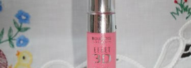 Блестят уста, как снег искристый… На них, красивый блеск лучистый