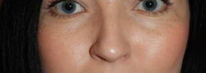 Лак для губ из коллекции   Circus Circus от   essence оттенок 01 Applause