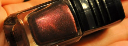 Лаковые новинки в моей косметичке - Alessandro Nail Polish # 213 & Revlon Nail Enamel # 930 Purple Petal