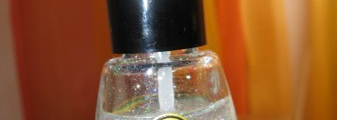 Лютики-цветочки цветут на ноготочках