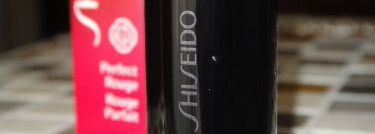 Осенняя красавица Shiseido The Makeup Perfect Rouge Lipstick  RD553