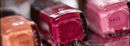 Chanel Le Vernis Nail Colour 533 April и Chanel Le Vernis Nail Colour  511 Pearl Drop