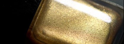 Chanel Le Vernis Gold Fingers