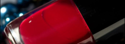 Chanel Le Vernis Nail Colour 455 Lotus Rouge & Chanel Lumieres D’Artifices Glittering Nail Lacquer 22 Grenat