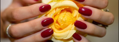 Chanel Le Vernis Nail Colour 455 Lotus Rouge & Chanel Lumieres D’Artifices Glittering Nail Lacquer 22 Grenat