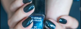 Chanel Le Vernis Nail Colour 357 Nuit de Russie