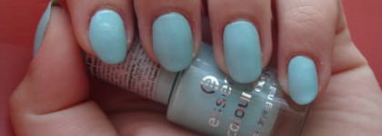 Мятный лак для ногтей  Essense you belong to me №53