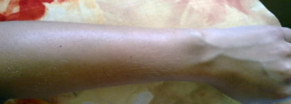 Моя очередная "баловня" или Silky Glimmering Body Balm Bathina от Benefit