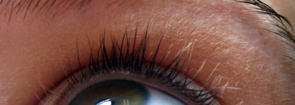 Немного туши