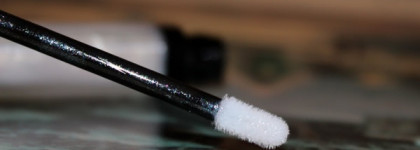 Частичка весенней коллекции - Guerlain Gloss d’Enfer Maxi Shine Intense Colour & Shine Bare Lip Sensation  - Star Dust (900) из коллекции Guerlain Meteorites Blossom Collection Spring 2014