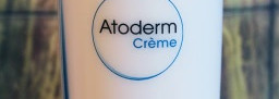 Трое из французского ларца Bioderma - на лицо, губы и тело