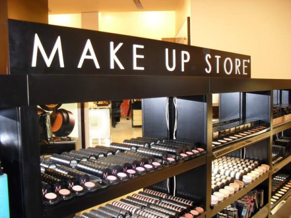 Макияж от make up store