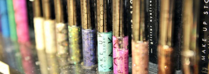 Косметика  Make Up Store (добавила свотчи теней на руке при разном освещении)