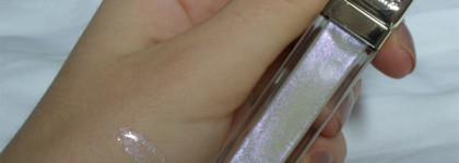 Поддалась соблазну блеска Guerlain KissKiss Lipgloss  #800 (добавила свотчи на солнышке)