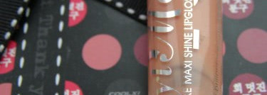 Дежавю, или снова о двух блесках для губ. Rimmel Vinyl Max lip gloss в оттенках 801 Goddes и 201 Breathless