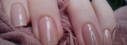 Скромное обаяние неяркого маникюра: Colorama Latte и ArtDeco Flattered Taupe