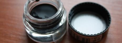 Чернее чёрного -Essence Gel Eyeliner - №01 Mindnight in paris