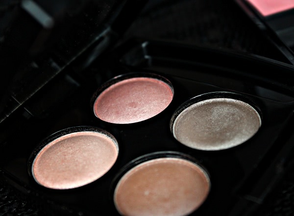 Тени-трио для век с шелковистой текстурой и эффектом сияния Shiseido Luminizing Satin Eye Color Trio RD711 Pink Sands (+ сравнение с Avon True Colour 'Pink Sands' Розовый Песок)