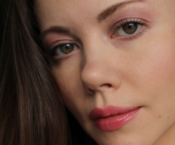 Тени-трио для век с шелковистой текстурой и эффектом сияния Shiseido Luminizing Satin Eye Color Trio RD711 Pink Sands (+ сравнение с Avon True Colour 'Pink Sands' Розовый Песок)