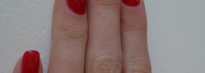 Прекрасный красный Essie Aperitif 59