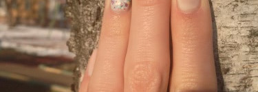 Белый снег и конфетти - такие разные лаки Essie nail lacquer #5 Allure и China Glaze nail lacquer  #81120 "It's a Trap-Eze!"