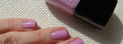 Chanel le vernis nail colour №615 Sweet lilac