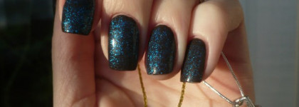 Идея для праздничного маникюра с лаком Ciate mini Glass Slipper