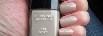 Сравнение похожих цветов лаков: Chanel Frenzy, MAC Quiet Time, MAC Inert