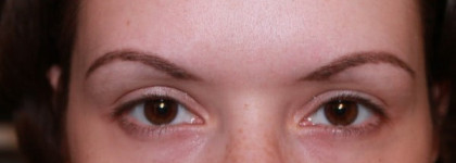 Контурный карандаш для бровей Shiseido natural eyebrow pencil в оттенке BR 602 Deep Brown