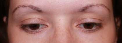 Контурный карандаш для бровей Shiseido natural eyebrow pencil в оттенке BR 602 Deep Brown