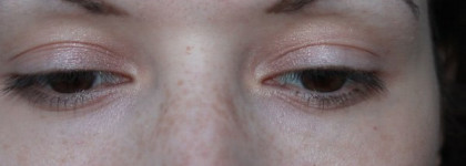 Контурный карандаш для бровей Shiseido natural eyebrow pencil в оттенке BR 602 Deep Brown