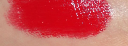 Страстный алый с Maybelline Hydra Extreme Lipstick - #49/535 Rouge Passion/Passion Red