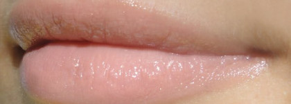 Essence Lipstick #52 In The Nude - неплохой и непритязательный нюд на лето
