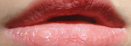 Коралл на губах с L'oreal Rouge Caresse #301 Dating Coral