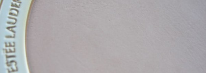 Роскошная Double Matte Pressed Powder от Estee Lauder (01 light)