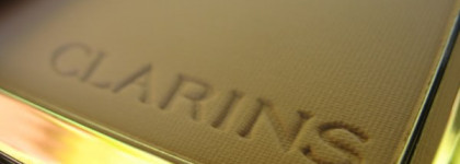 Летняя находка Clarins Ever Matte Shine Control Mineral Powder Compact №01 Transparent Light