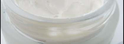 Уход за чувствительной кожей, склонной к жирности, с пометкой "Натуральный"