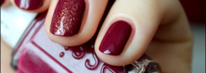 Маникюр с Essie Bahama Mama и Essence Gold Fever