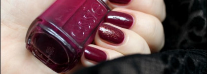 Маникюр с Essie Bahama Mama и Essence Gold Fever