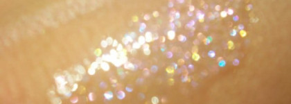 Они созданы друг для друга: блеск Chanel Levres Scintillantes №98 Galactic и контурный карандаш для губ Guerlain Cupidon 00