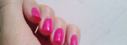 Яркая фуксия от Golden Rose