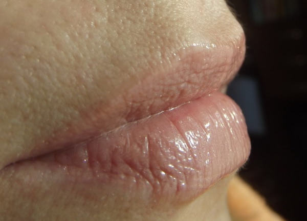 Блеск для губ с эффектом сияния Guerlain Gloss d’Enfer Maxi Shine Intense Colour & Shine Bare Lip Sensation №460 Rose Splatch