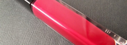 Идеальный тандем Chanel Rouge Allure Gloss Colour And Shine Lipgloss In One Click  19 Pirate и Essence lipliner 13 Transparent