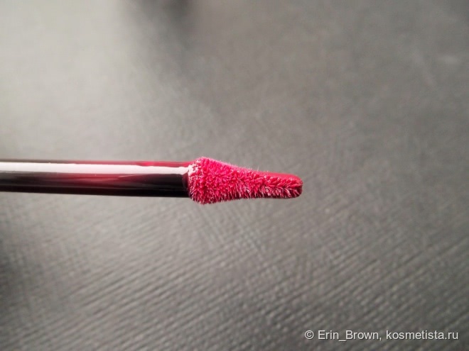 Идеальный тандем Chanel Rouge Allure Gloss Colour And Shine Lipgloss In One Click 19 Pirate и Essence lipliner 13 Transparent