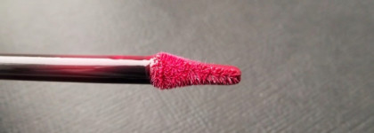 Идеальный тандем Chanel Rouge Allure Gloss Colour And Shine Lipgloss In One Click  19 Pirate и Essence lipliner 13 Transparent